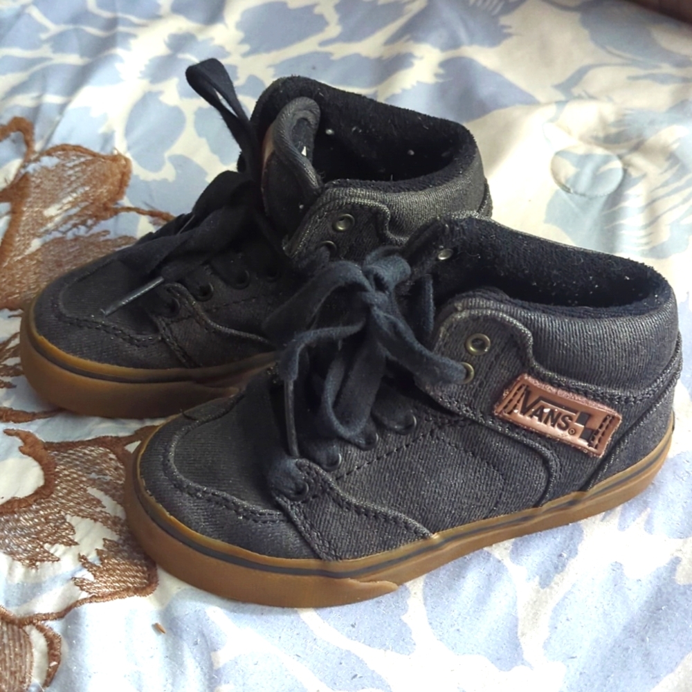 Boys Brooklyn Vans Mid Top sneakers. Charcoal gray. Size 11.